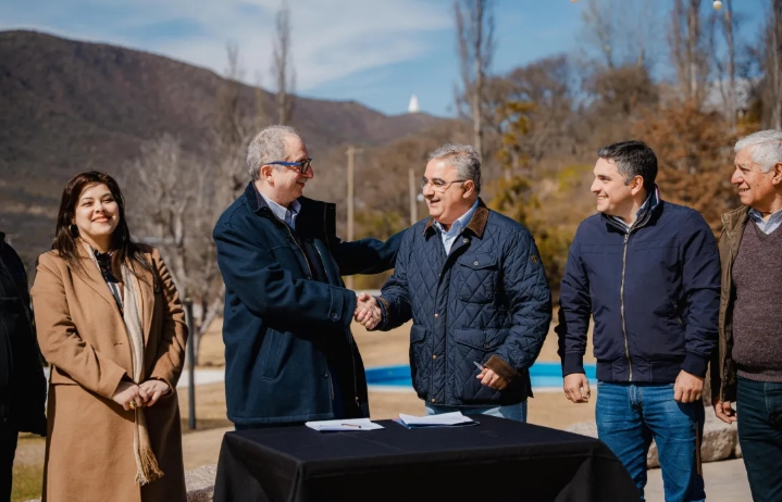 Misiones y Catamarca firman un convenio de cooperación en educación, tecnología y turismo - Imagen principal